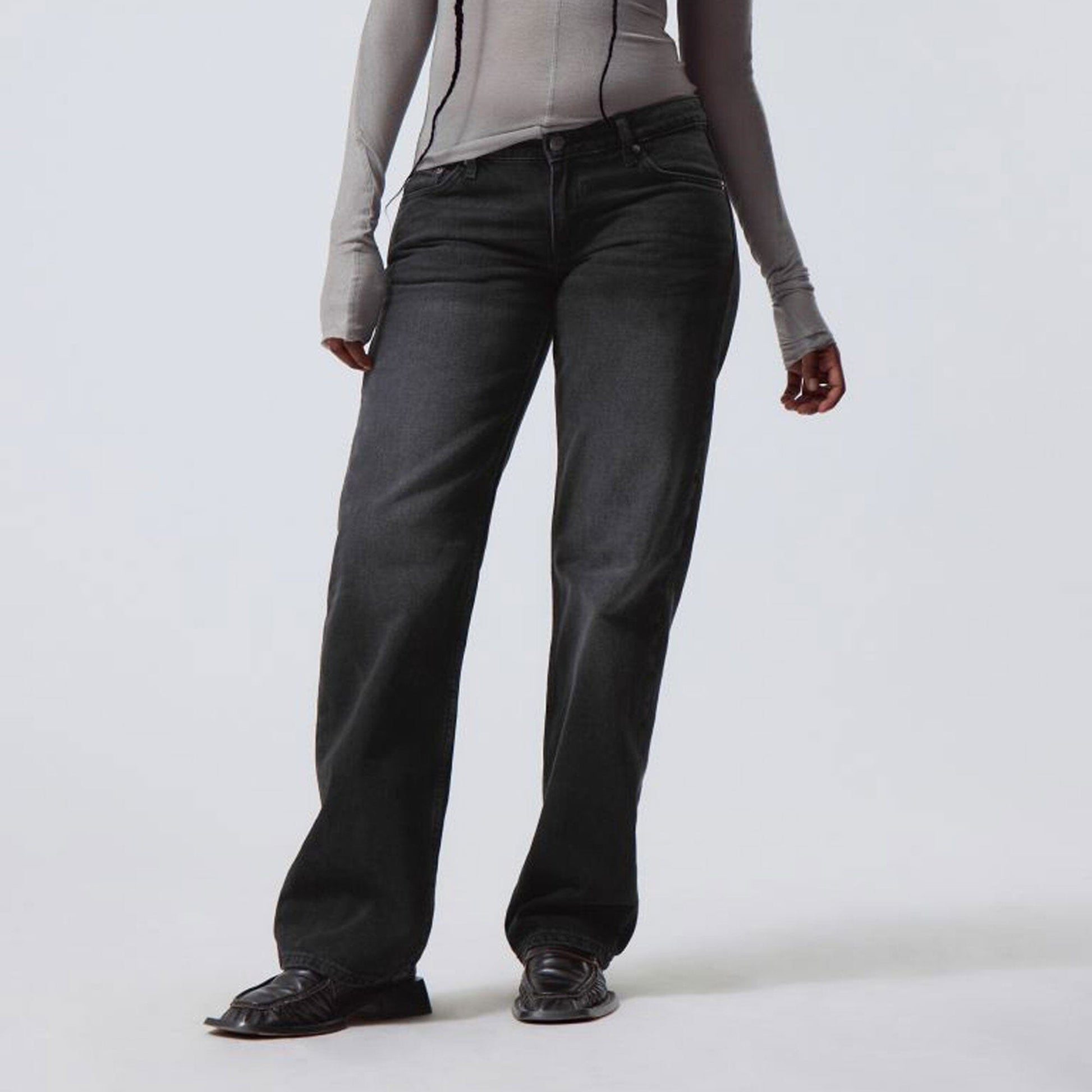 Weekday Women's Straight Fit Boot Cut Classic Denim Jeans Women's Denim HAS Apparel Black 24 28