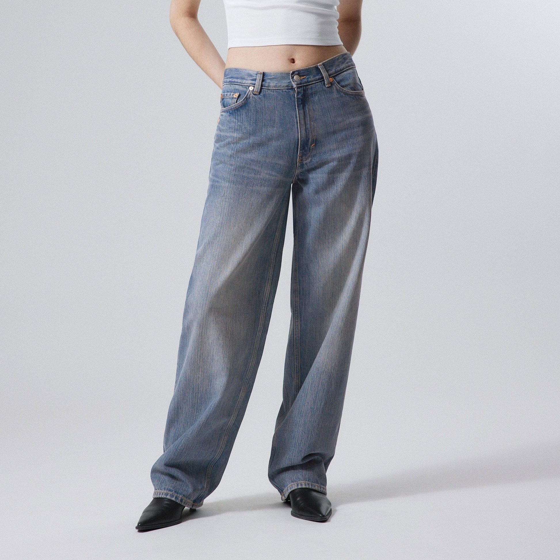 Weekday Women's Straight Fit Boot Cut Classic Denim Jeans Women's Denim HAS Apparel Blue 24 28
