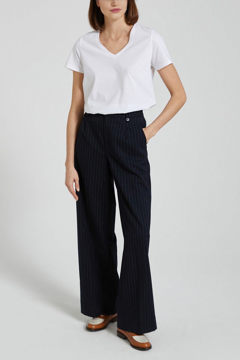 Berydale's Signature Comfort: Women's Premium Cotton Blend V-Neck Tee Women's Tee Shirt Image 