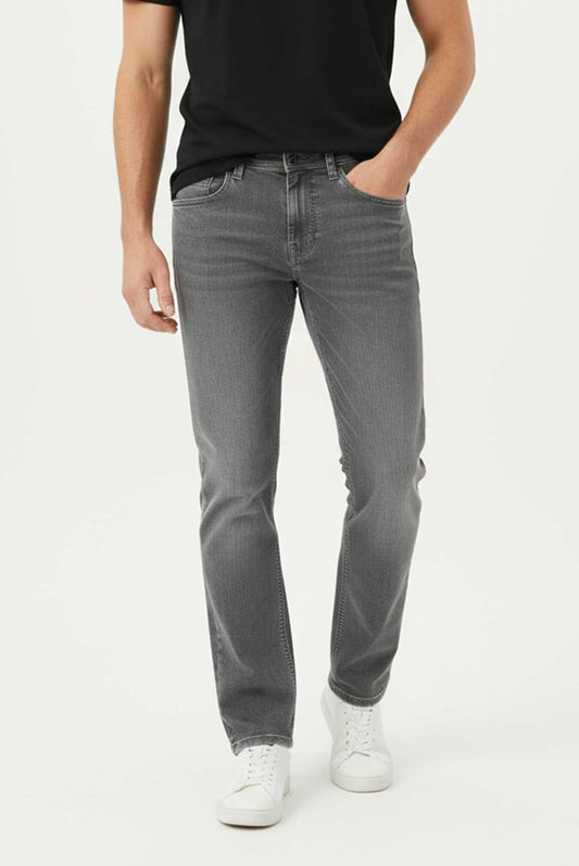 Men's Classic Regular Fit Denim