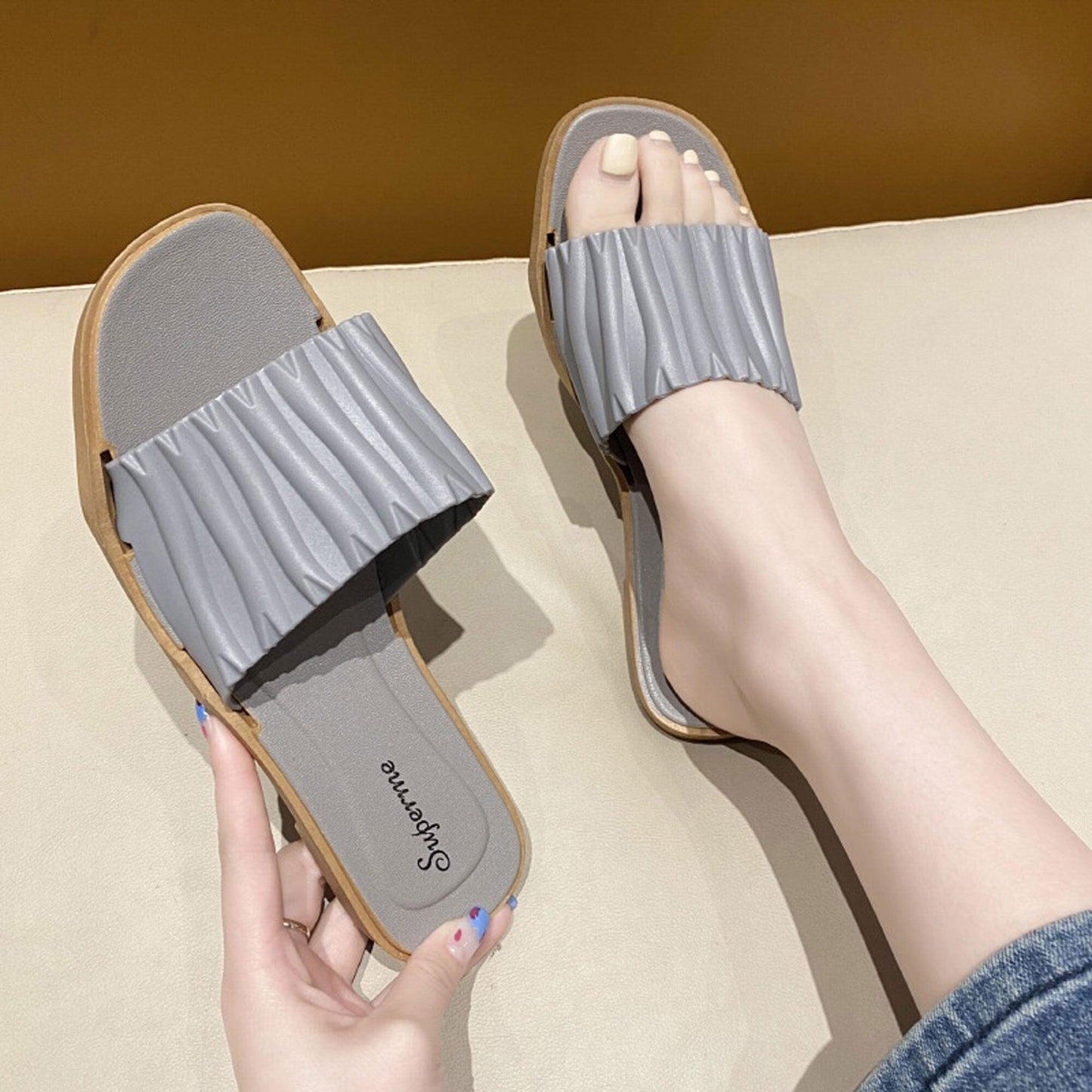 Fashion Women's Suzhou Rubber Slippers