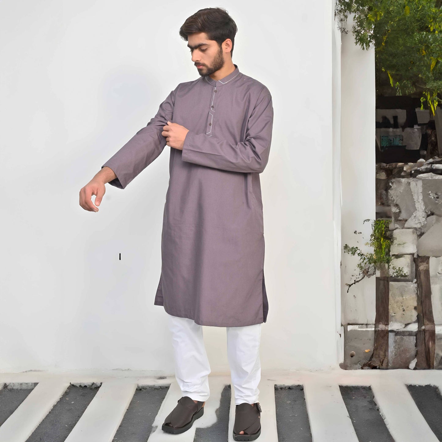 Hud Hud Men's Coventry Design Mandarin Collar Stitched Suit Kurta With Trousers