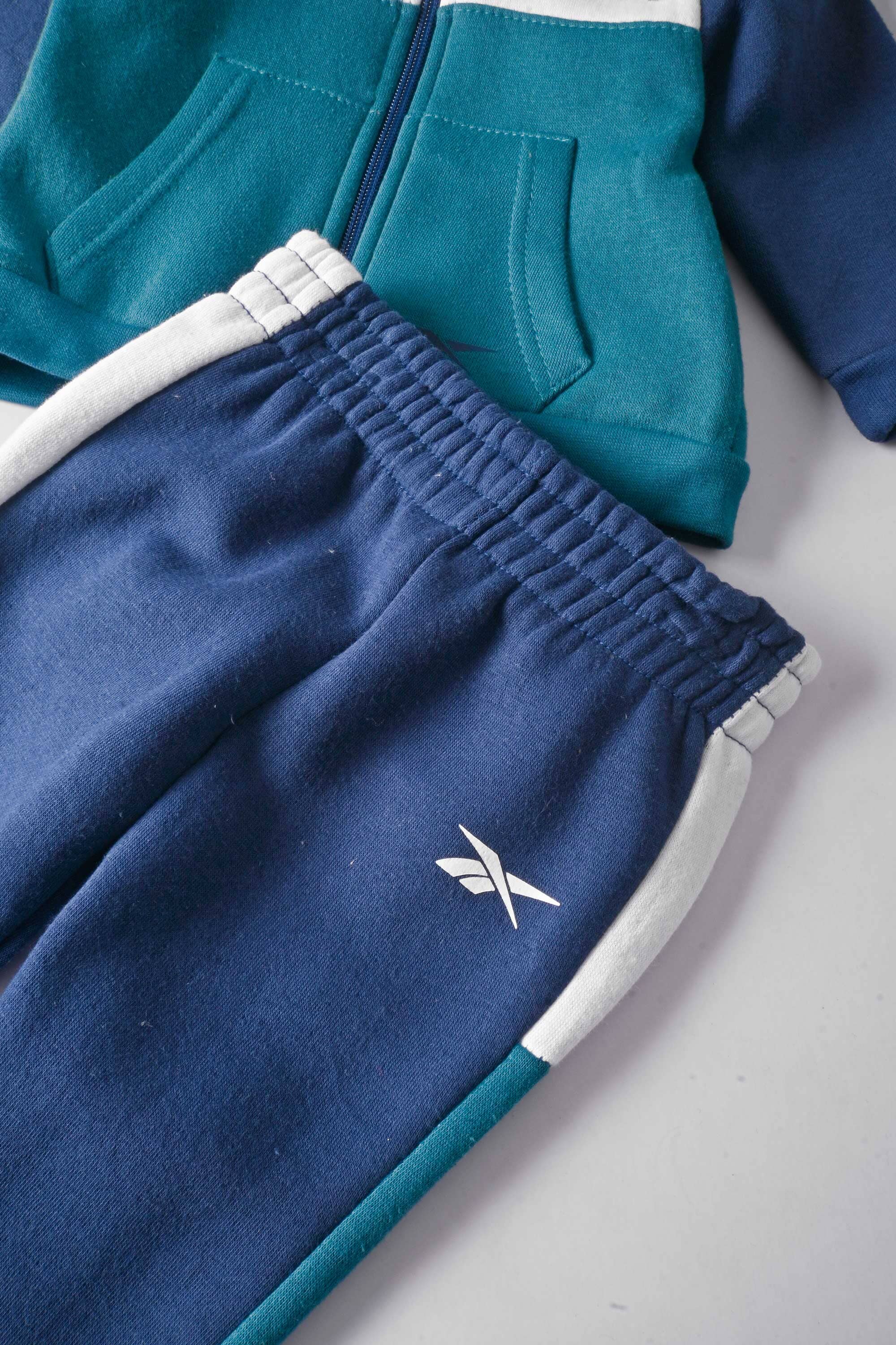 Reebok Kid's Fleece Zipper Hooded Sweat Suit Set. Shirt and Pajama