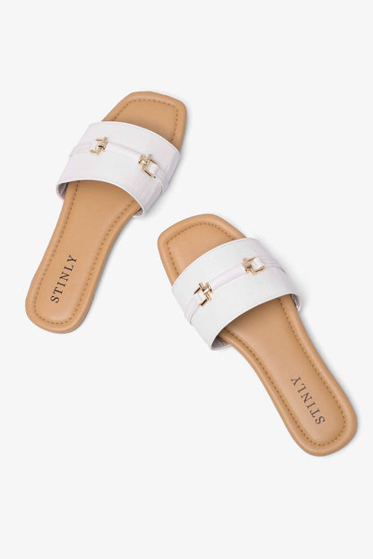 Stinly Women’s Crocodile Textured Flat Chappal