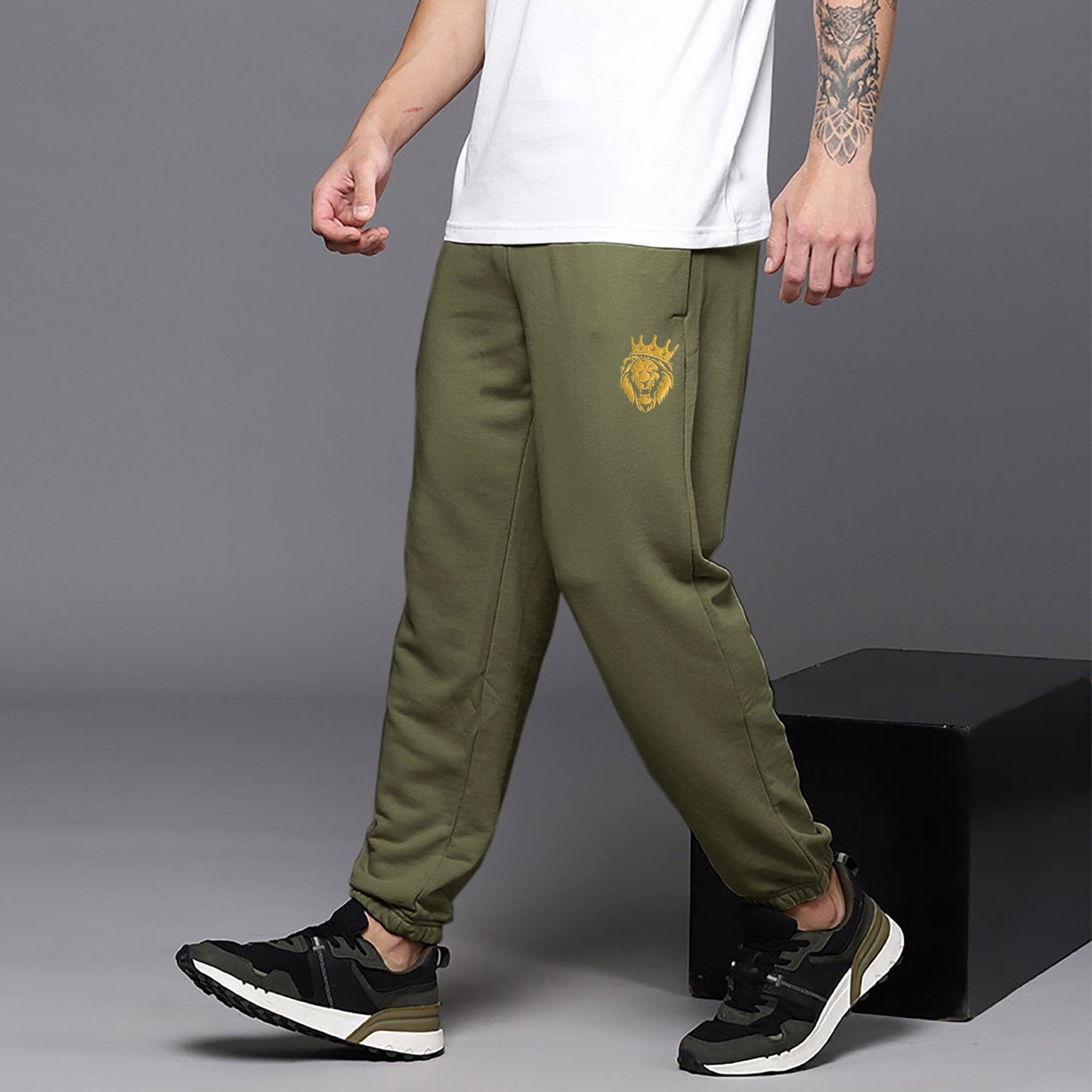 MAX 21 Men's Tiger Embroidered Fleece Joggers Pants Men's Trousers SZK Olive S 
