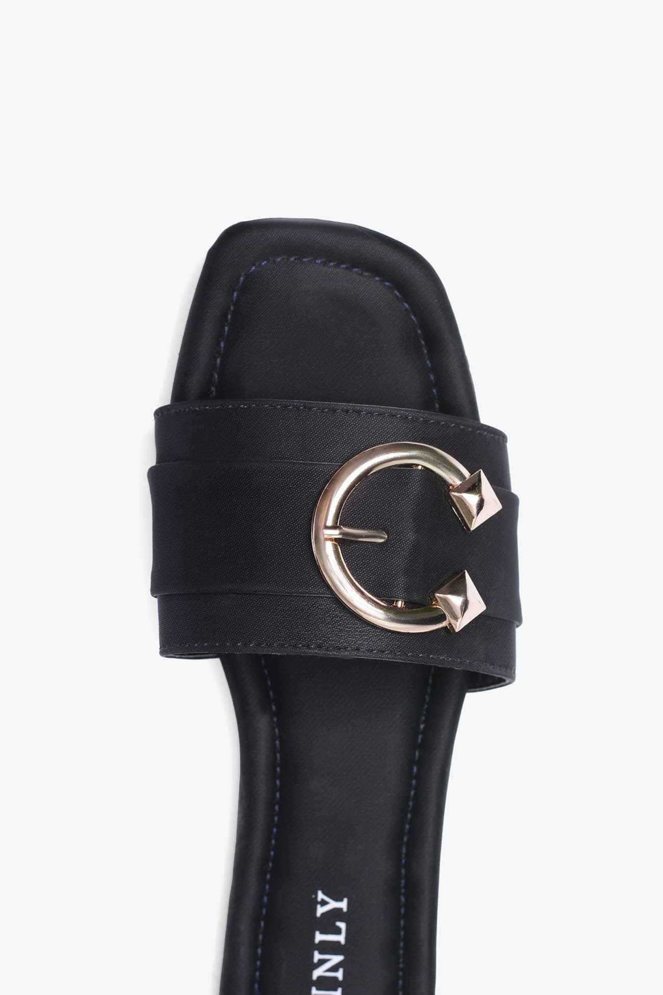 Stinly Women’s Buckle Strap Flat Chappal